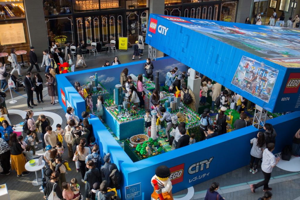 Größtes LEGO City Set aller Zeiten tourt durch Japan zusammengebaut