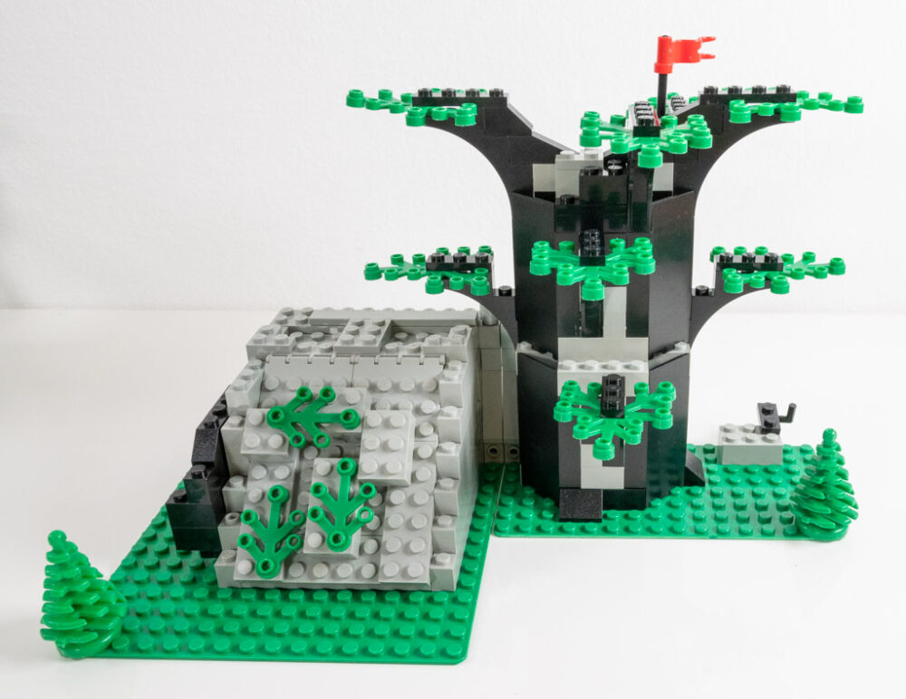 Lego Forestmen Camouflaged Outpost Im Classic Review Zusammengebaut