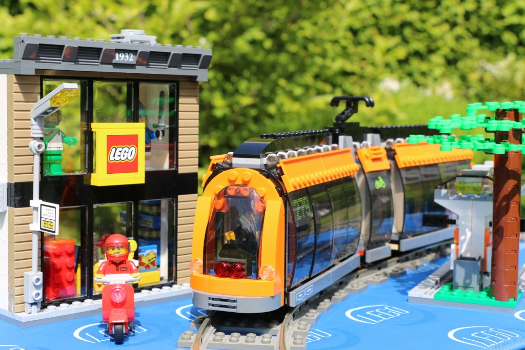 Der neue Lego City Square: Straßenbahn, LEGO Store und mehr | © Andres Lehmann