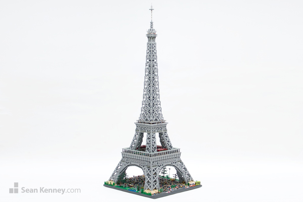 Der Brick-Eiffelturm in voller Pracht | © Sean Kenney