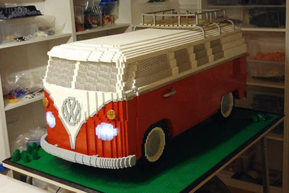 LEGO Volkswagen T1 „Bulli“ Campingbus in XXL steht zum Verkauf