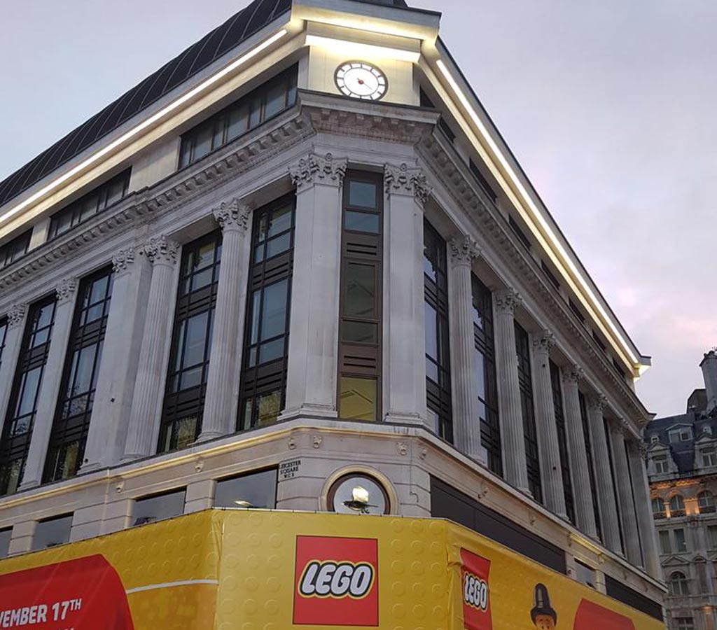 LEGO Store Leicester Square in London: Welch Kulisse! | © Huw Millington / brickset.com
