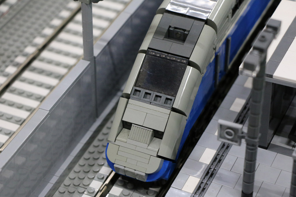 LEGO MOC: TGV Bahnhof | zusammengebaut