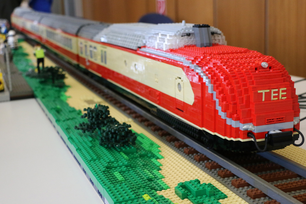 LEGO Trans Europ Express Ein EisenbahnTraum zusammengebaut