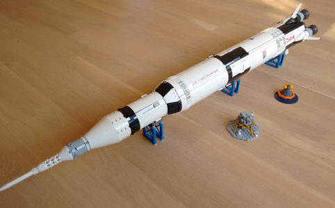 Die Mondrakete Saturn V in LEGO