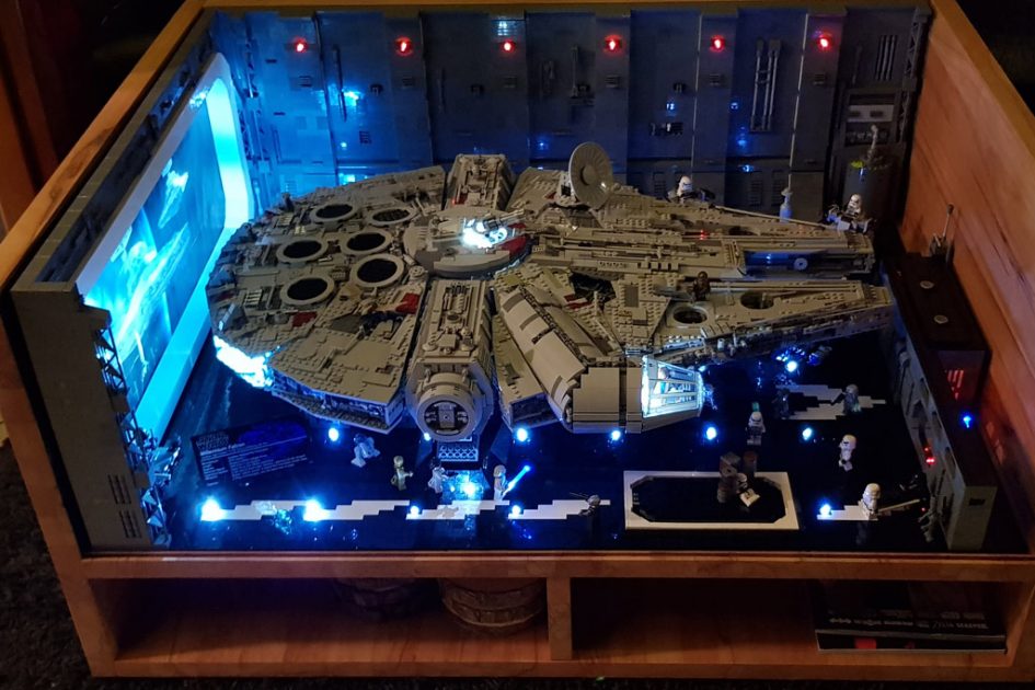 LEGO Star Wars UCS Millennium Falcon 75192: Beleuchteter Hangar