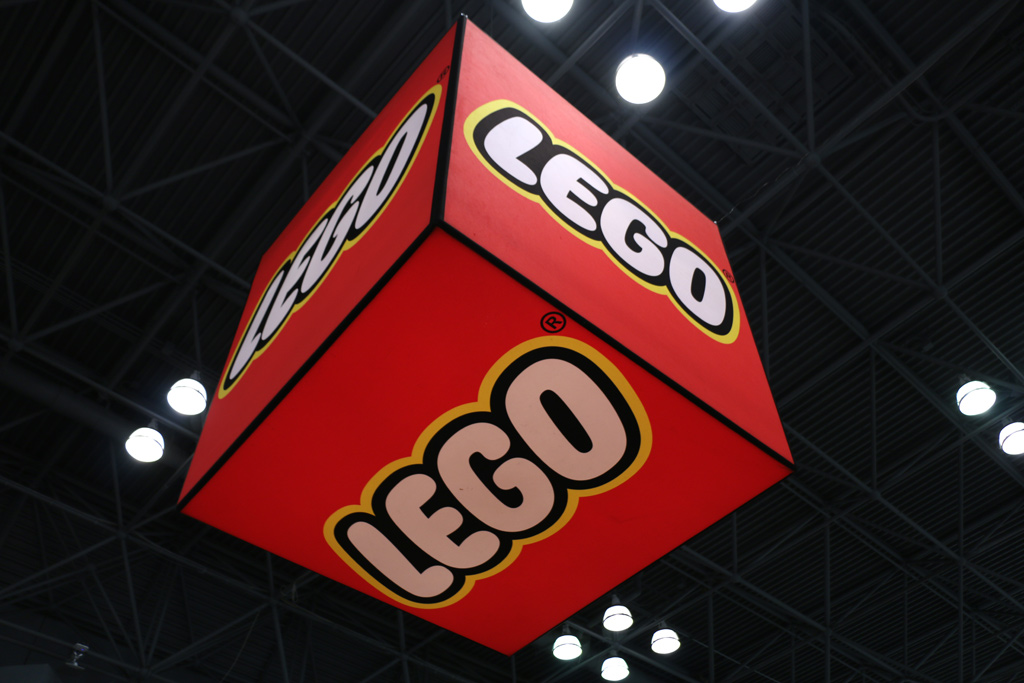 lego-wuerfel-cube-toy-fair-new-york-city-logo-2018-zusammengebaut-andres-lehmann zusammengebaut.com