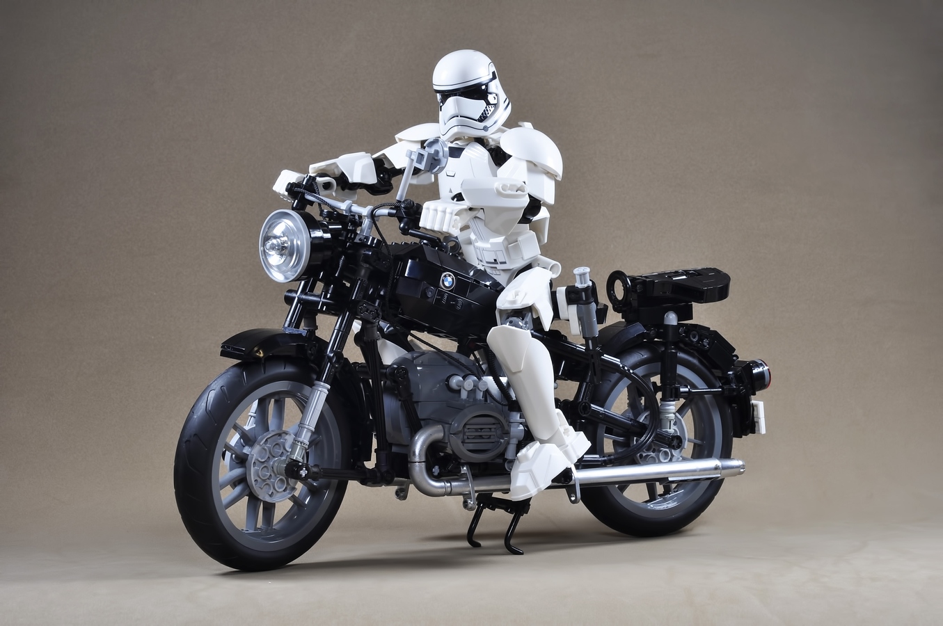 LEGO Ideas „The Vintage Motorcycle“ von BMW R60/2 überspringt Hürde