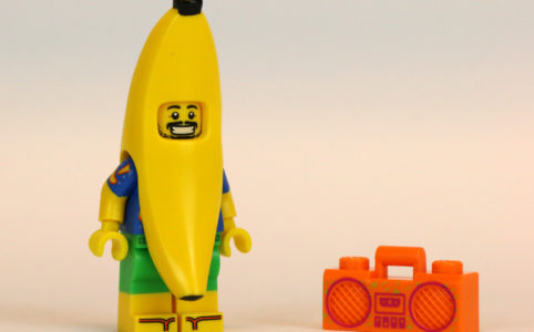 lego-party-banana-juice-bar-5005250-bananen-mann-seite-radio-2018-zusammengebaut-andres-lehmann zusammengebaut.com