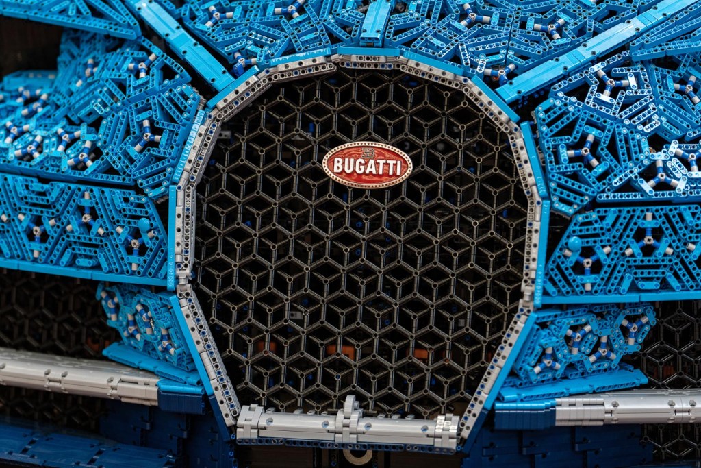 lego-technic-bugatti-chiron-xxl-front-kuehler zusammengebaut.com