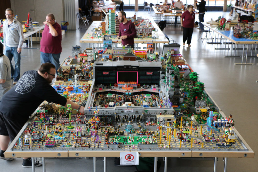 Die coolste LEGO Festival Bühne aller Zeiten! zusammengebaut