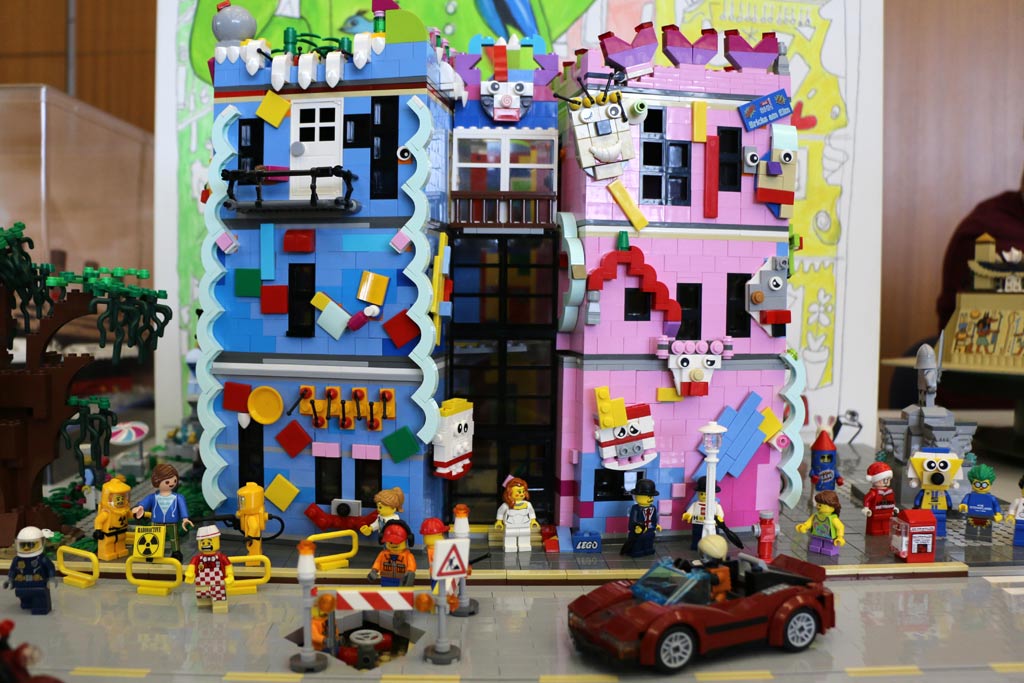 lego-moc-happy-rizzi-house-front-braunschweig-haus-timo-will-zusammengebaut-2018-andres-lehmann zusammengebaut.com