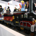 lego-hidden-side-train-front-70424-side-new-york-toy-fair-2019-zusammengebaut-andres-lehmann zusammengebaut.com