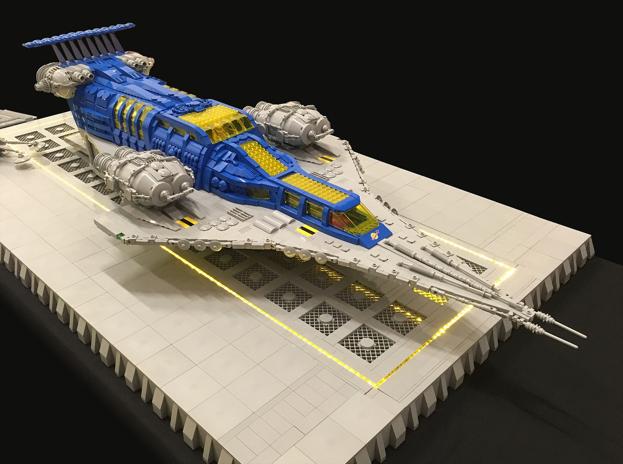 Großer LEGO Classic Space Galaxy Explorer im Anflug zusammengebaut