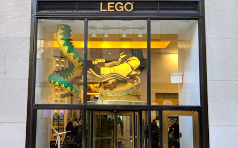 lego-store-rockefeller-center-eingang-2019-zusammengebaut-andres-lehmann zusammengebaut.com