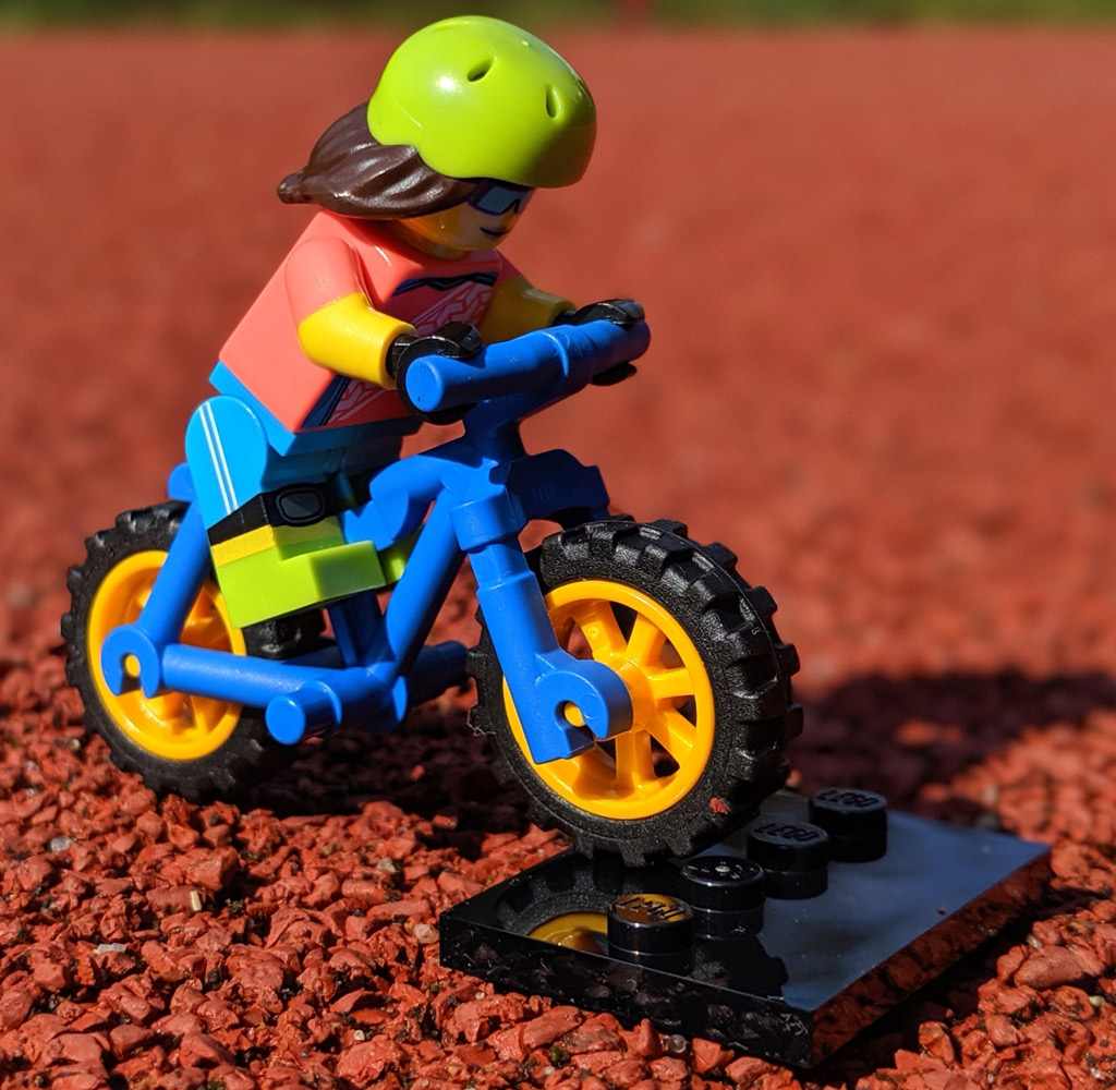 lego-1025-minifiguren-serie-19-mountainbike-2019-zusammengebaut-andres-lehmann zusammengebaut.com