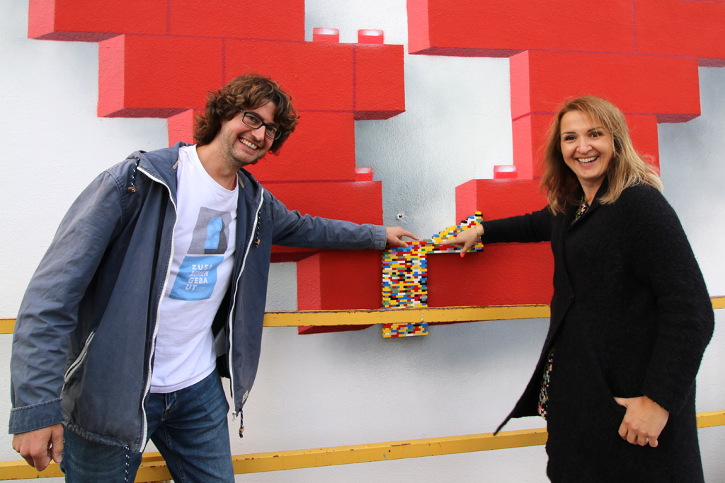 LEGO Deutschland Chefin Karen Pascha-Gladyshev und ich haben unsere Steine gesetzt: Rebuild the World