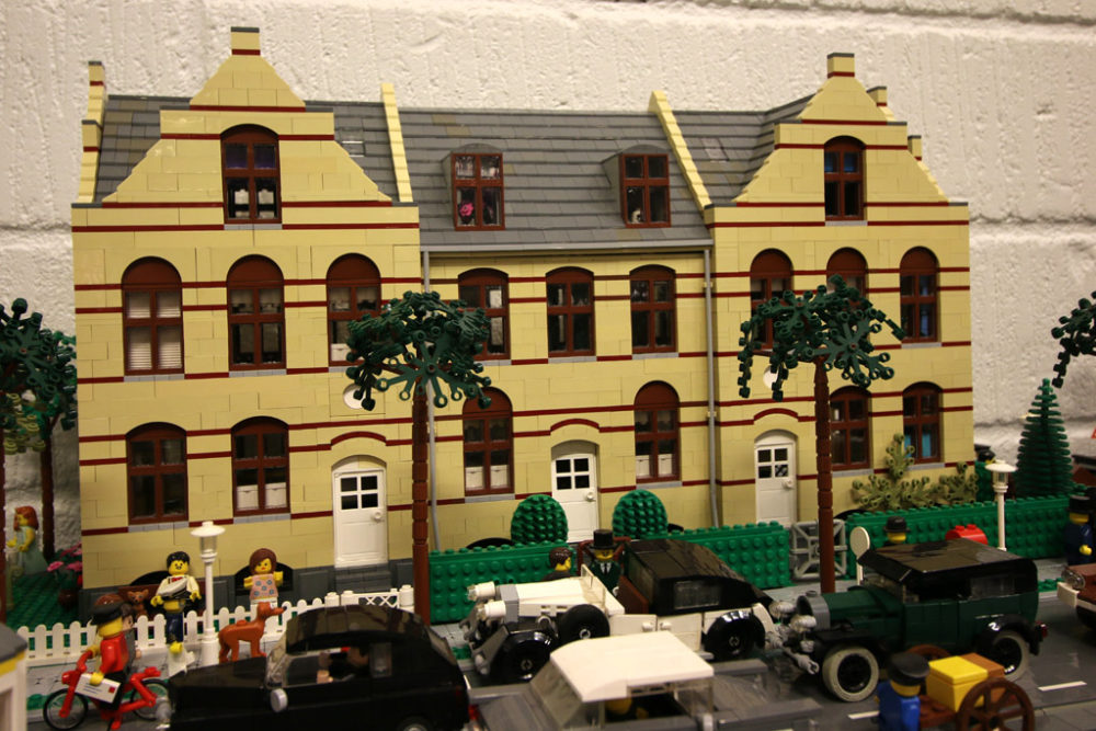 LEGO Modelle: Straßenbahn, Tempel, Skyline und Mario