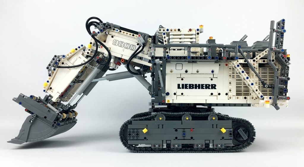 lego-technic-42100-liebherr-bagger-r-9800-seite-2019-zusammengebaut-andre-micko zusammengebaut.com