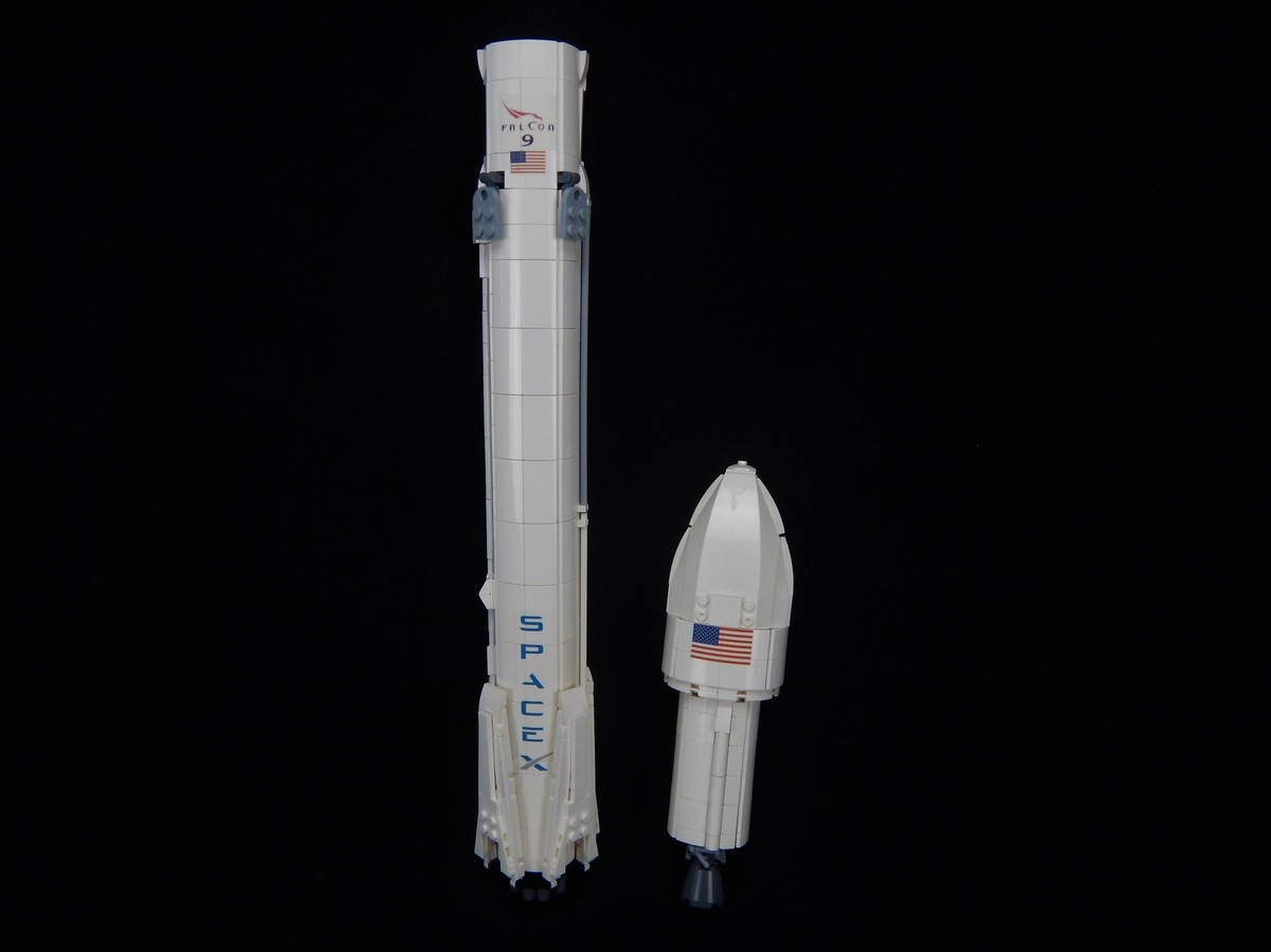 lego-ideas-spacex-falcon-rakete-bestandteile-lego-aviator-2020 zusammengebaut.com