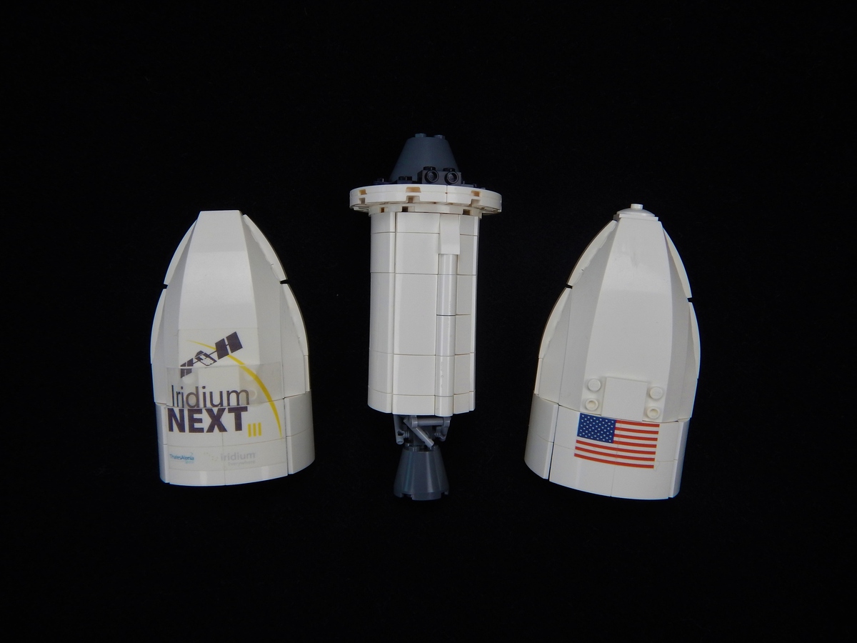 lego-ideas-spacex-falcon-rakete-bestandteile-module-lego-aviator-2020 zusammengebaut.com