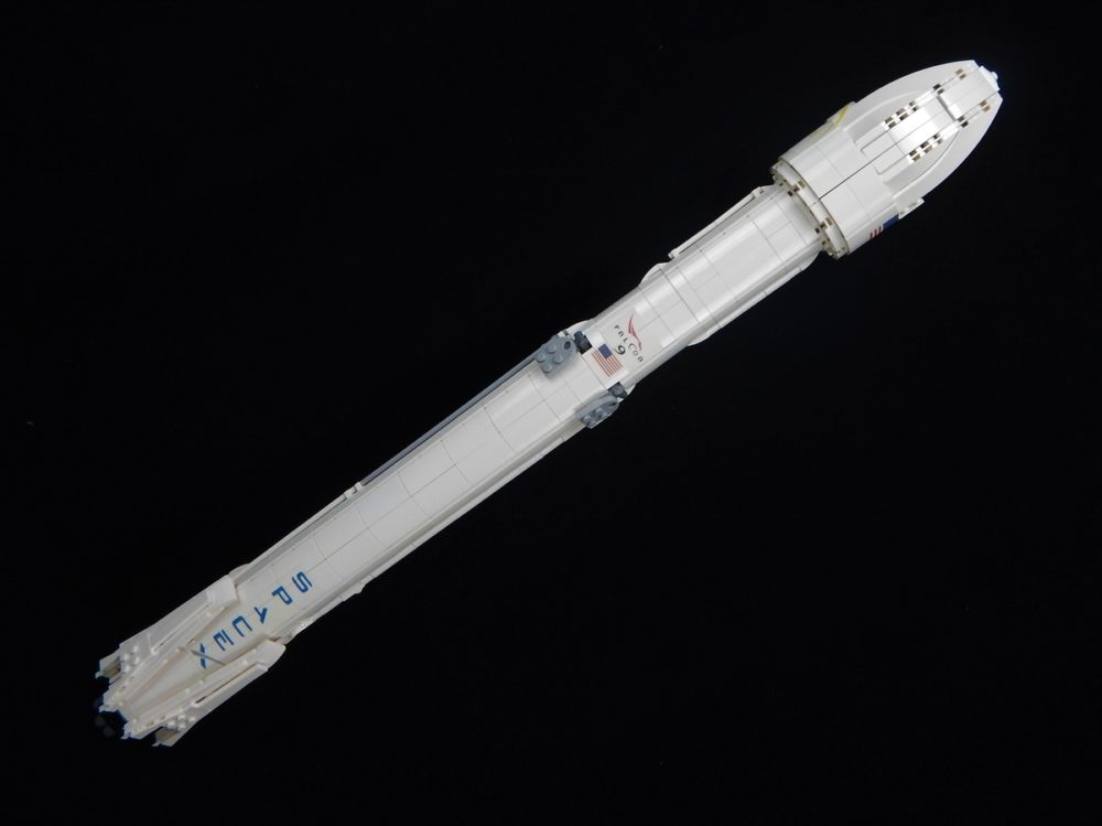 lego-ideas-spacex-falcon-rakete-lego-aviator-2020 zusammengebaut.com