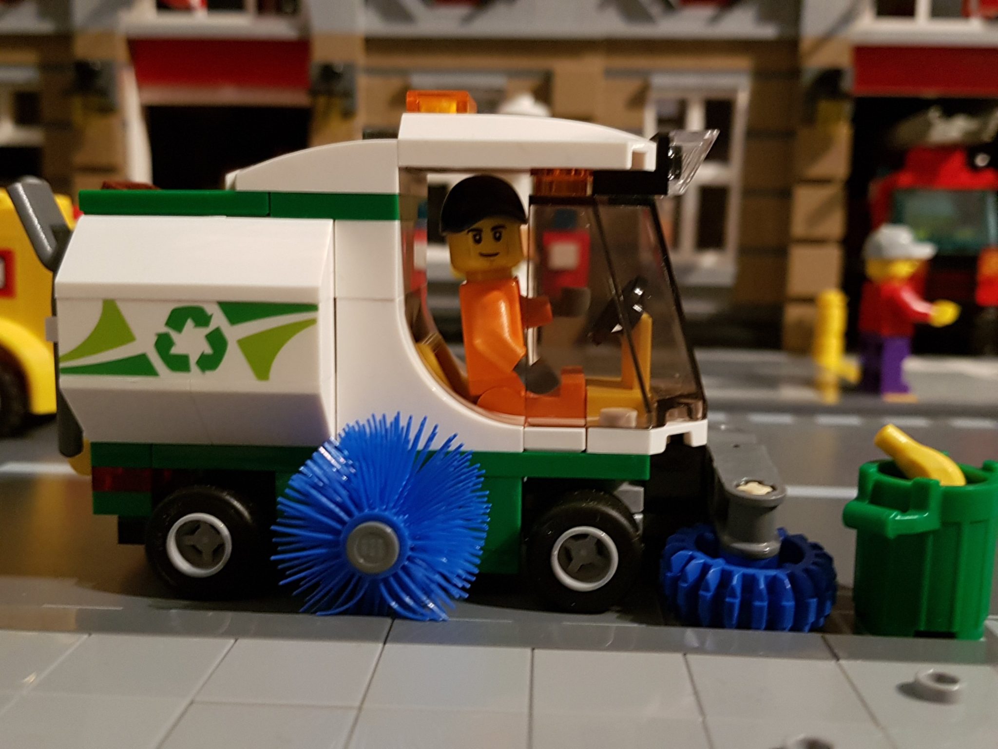 straßenkehrmaschine spielzeug LEGO City 60249 Straßenkehrmaschine im sauberen Review - zusammengebaut