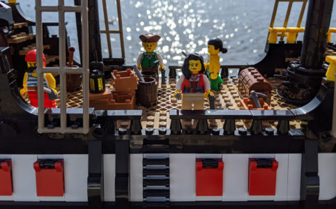 lego-ideas-21322-pirates-of-barracuda-bay-piraten-bucht-schiff-deck-2020-zusammengebaut-andres-lehmann zusammengebaut.com