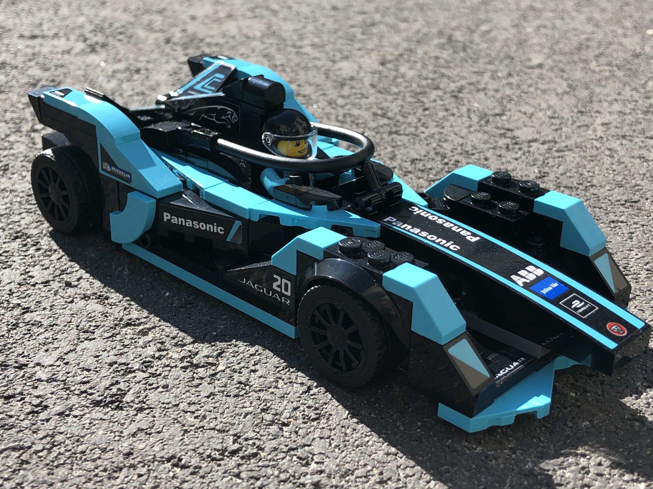 lego-speed-champions-76898-formula-e-panasonic-jaguar-racing-gen2-car-jaguar-i-pace-etrophy-2020-zusammengebaut-michael-kopp-14 zusammengebaut.com