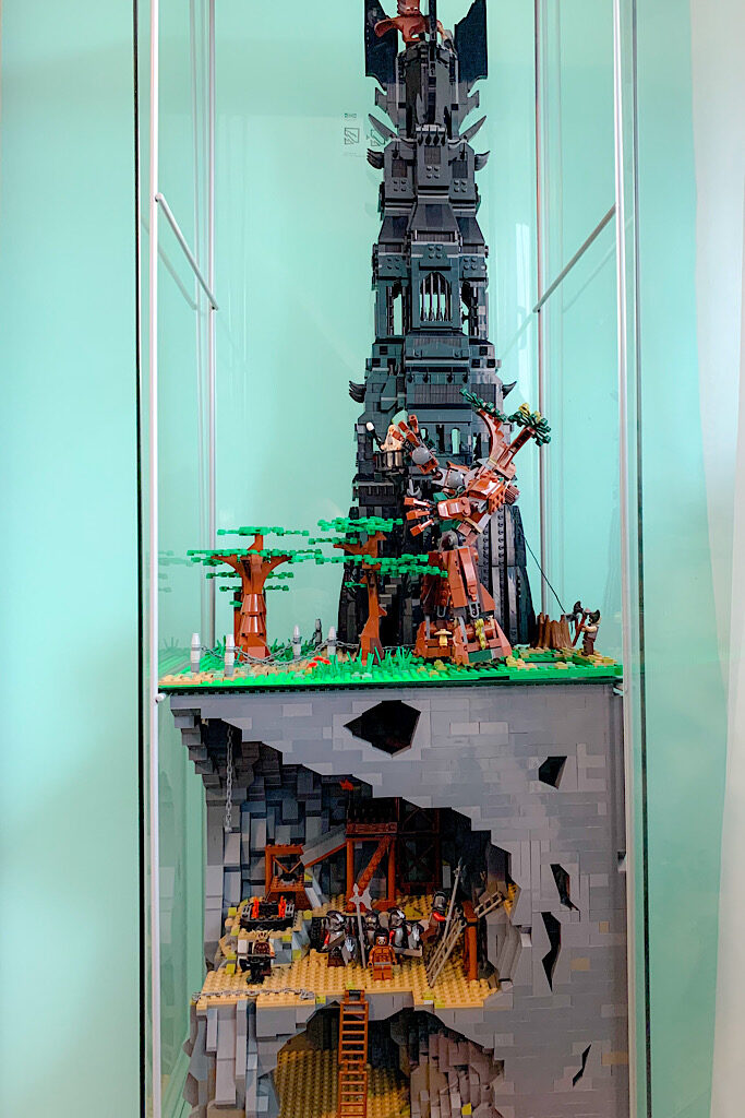 LEGO 10237 Der Turm von Orthanc im Classic Review | zusammengebaut