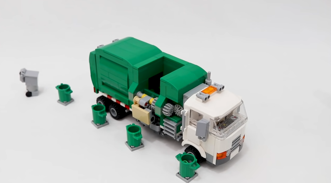 Grüne Müllabfuhr mit Greifarm