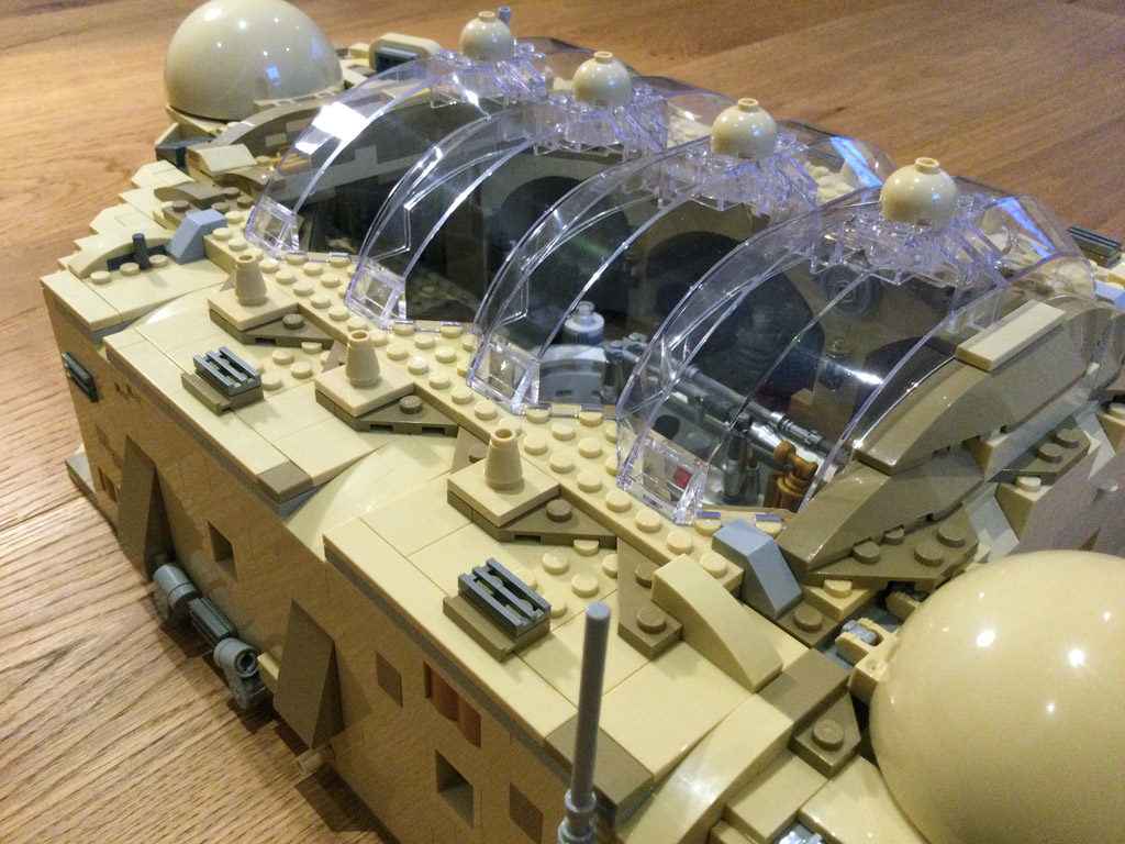 LEGO Star Wars 75290 Mos Eisley Cantina mit ergänzter Dachkonstruktion