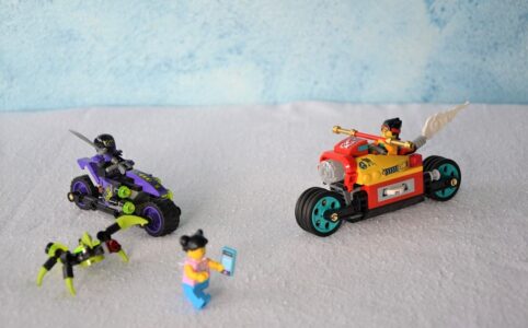 LEGO Monkie Kid's Wolken-Bike: Spinnen auf Motorrädern