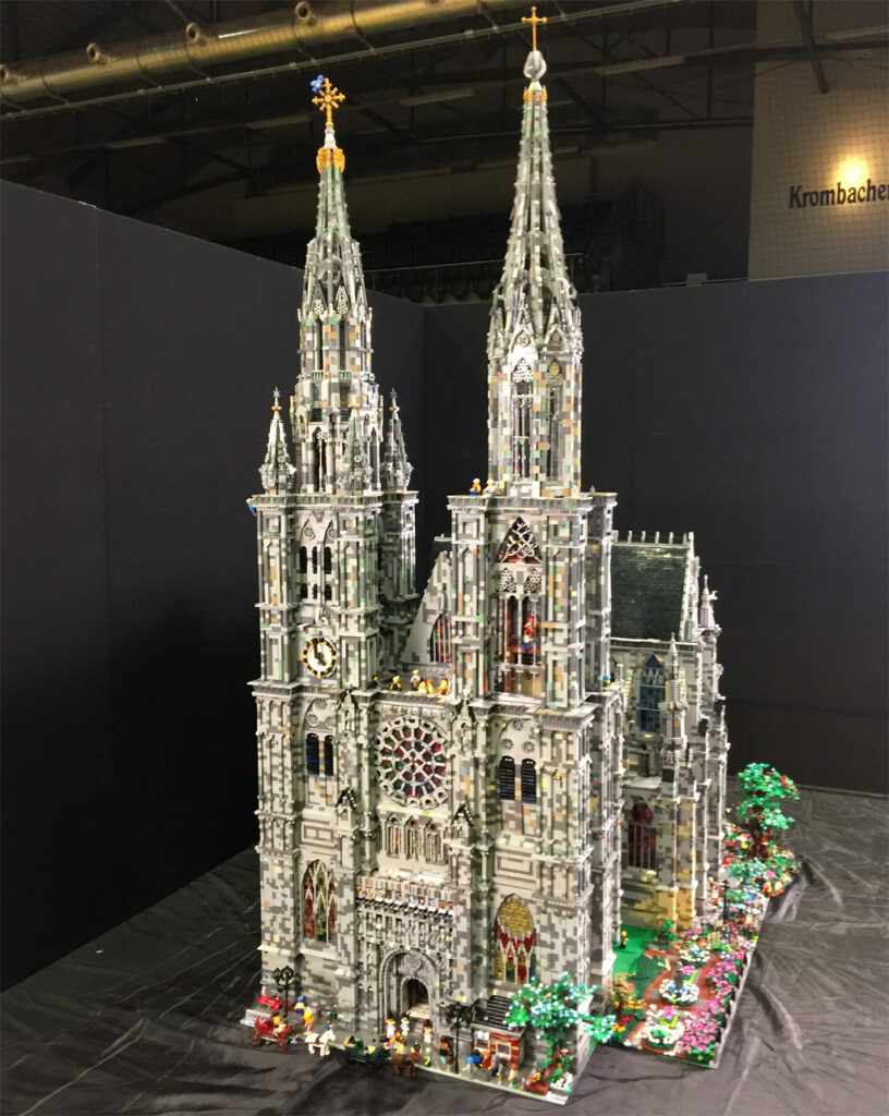 Riesige LEGO Kathedrale: Hunderttausende LEGO-Steine! - zusammengebaut