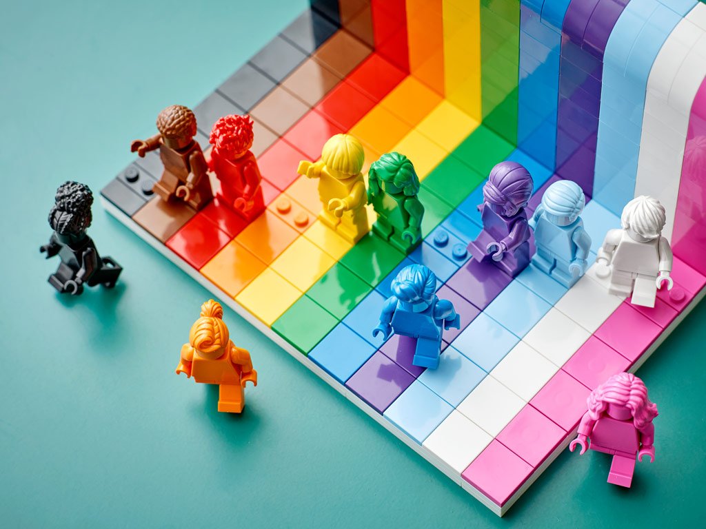 lego-pride-set-bunte-figuren-lgbtqia+-