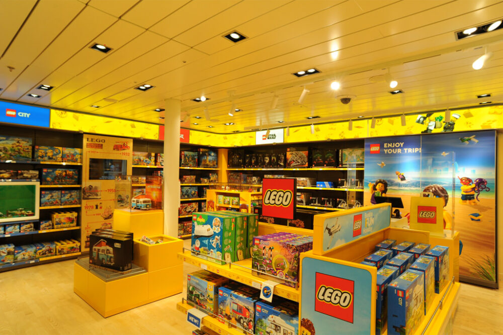 AIDAprima mit eigenem LEGO Store