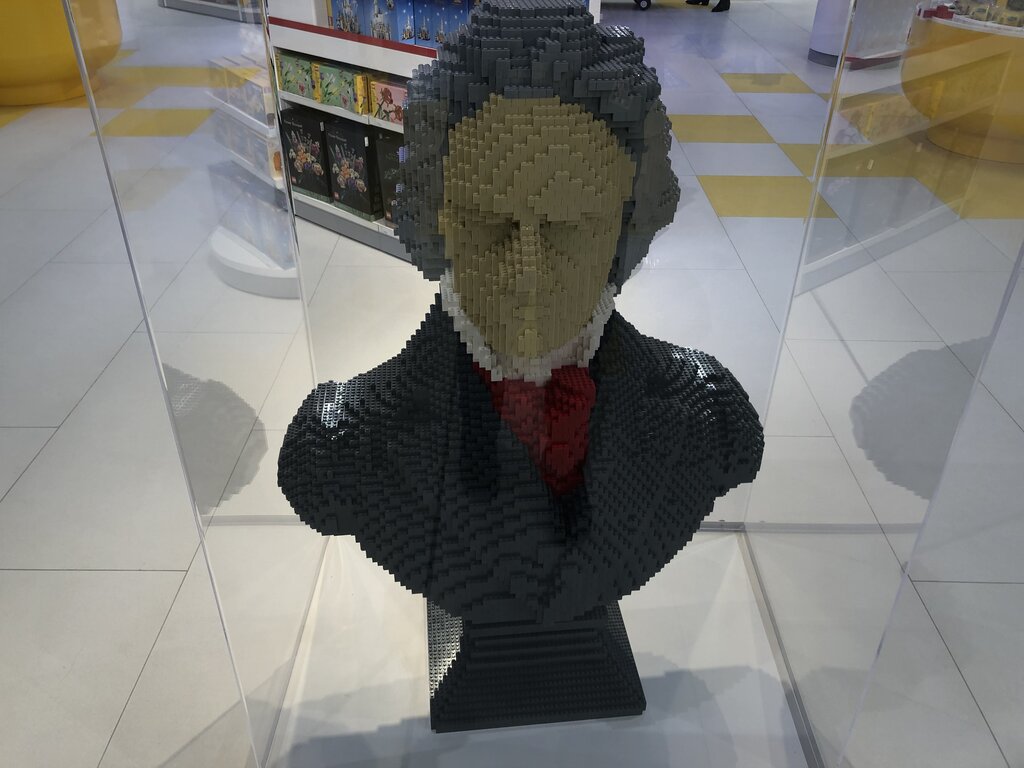 Ludwig van Beethoven-Büste im LEGO Store Bonn