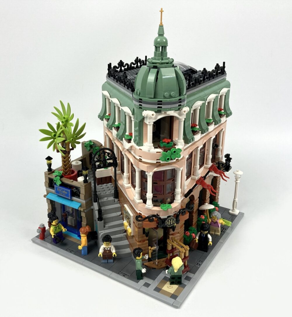 LEGO Modular Building 2022: LEGO 10297 Boutique Hotel