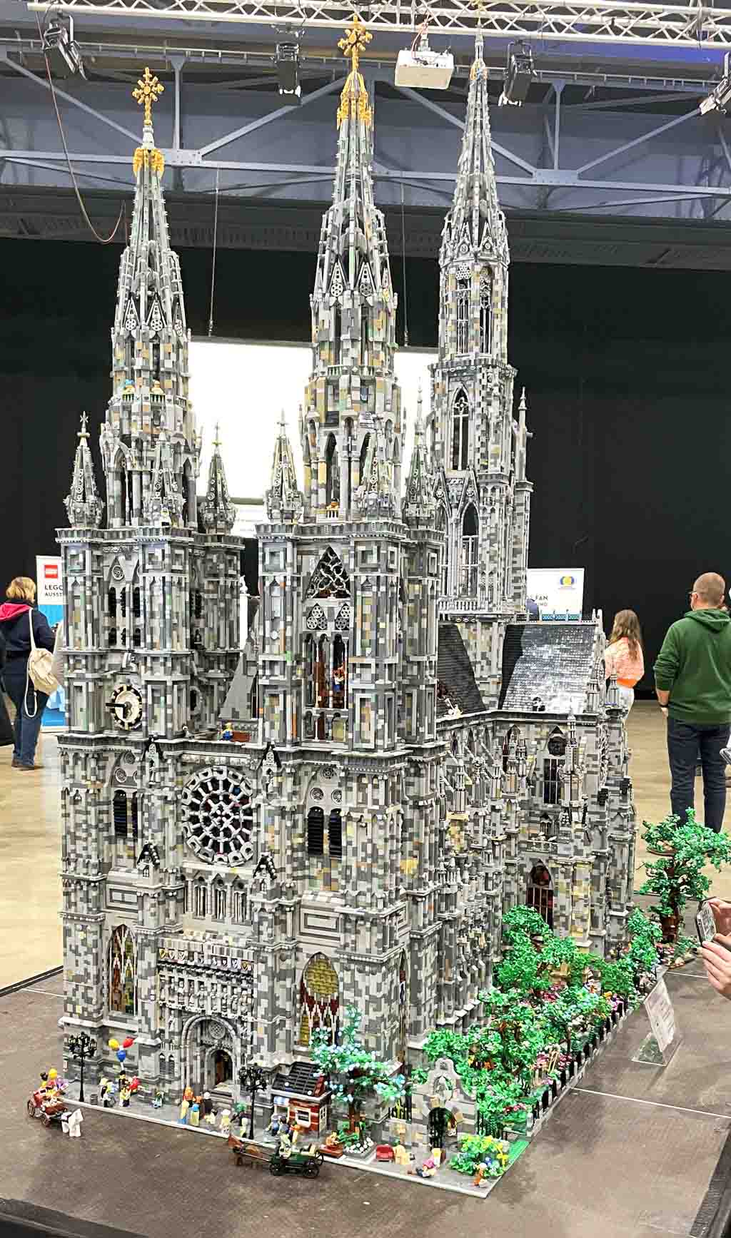 Ausstellung Hildesheimer Steinwelten Brickminster Cathedral von Lukas Weiler