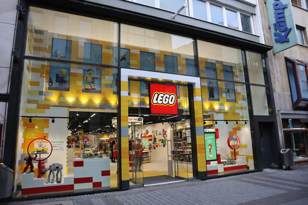 LEGO Store Chicago, Storefront, wiredforlego