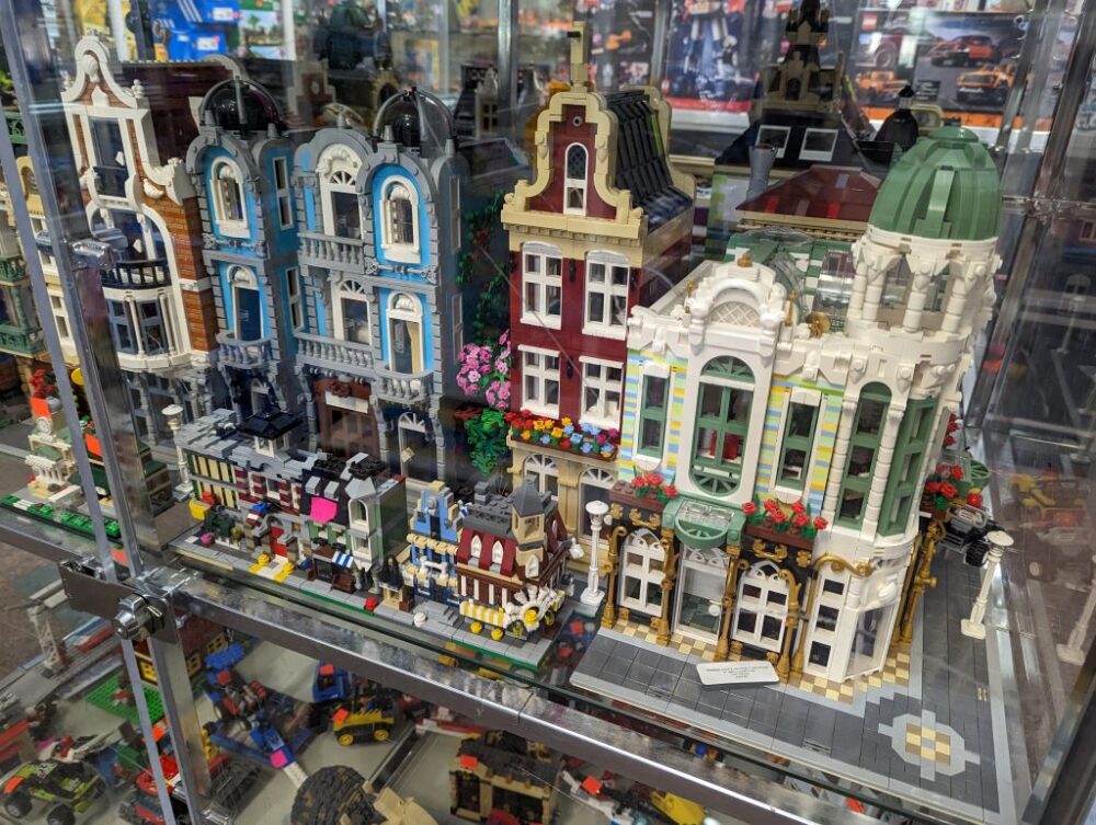 Atlanta Brick Co: Custom LEGO Modular Buildings