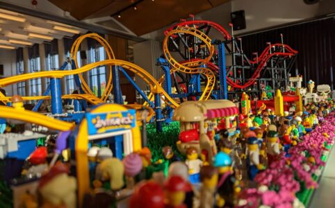 Rauf und runter auf der Zusammengebaut 2023 LEGO Ausstellung in Borken (Hessen)