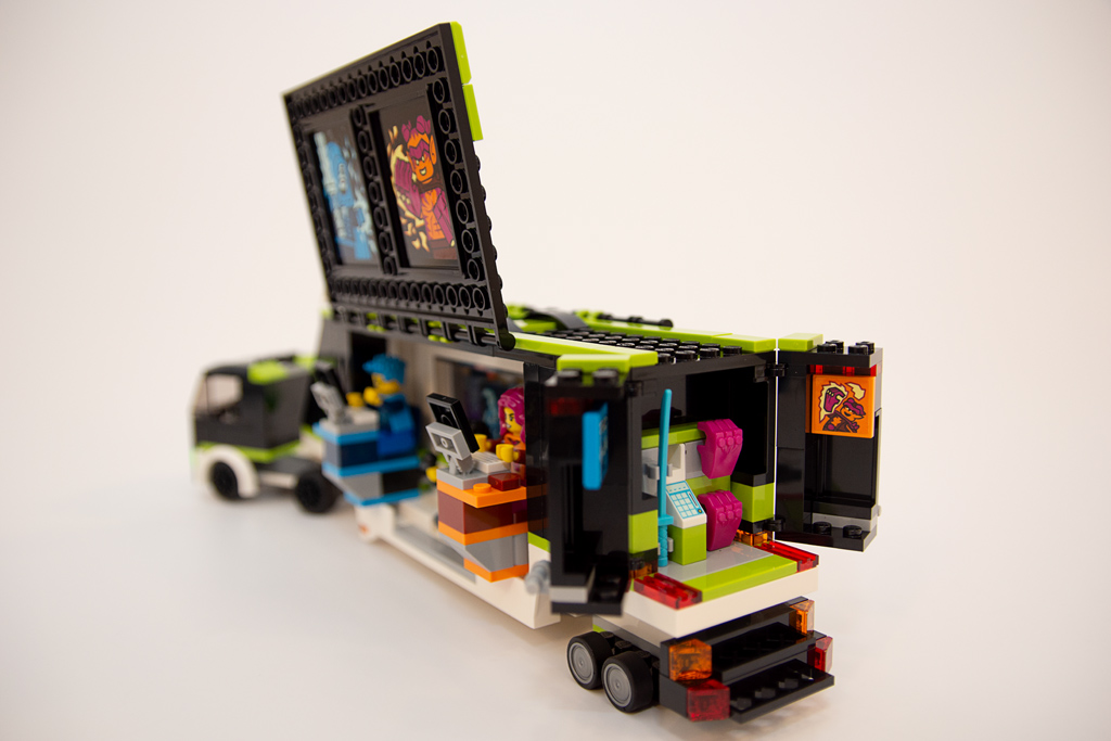 zusammengebaut im 60388 City Gaming-Turnier-Truck | Review: Cyberspace im Sport LEGO
