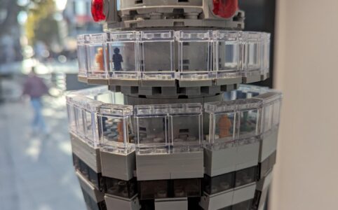LEGO Store Stuttgart mit einem Modell des Fernsehturms