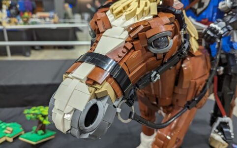 LEGO Chestnut Horse von Roldan Grace