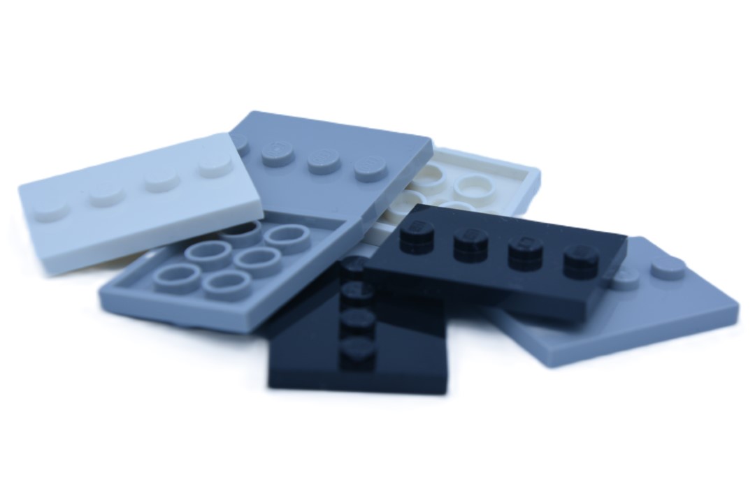 Sieben modifizierte 3x4 Fliesen - weiterhin ausschließlich von LEGO produziert.