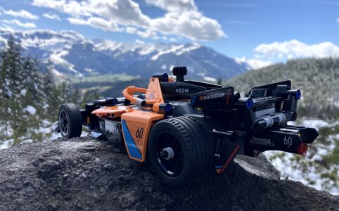LEGO Technic 42169 NEOM McLaren Formula E Race Car | © André Micko