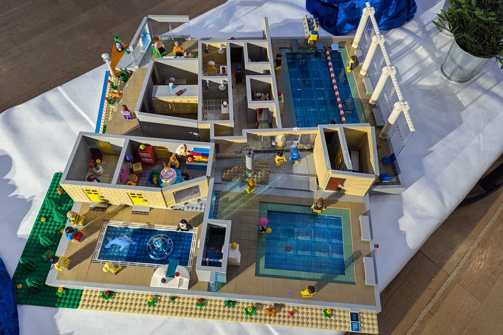 LEGO Nachbau des neuen Hallenbades in Witten Annen