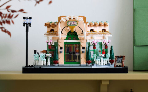 LEGO Icons 10362 French Café