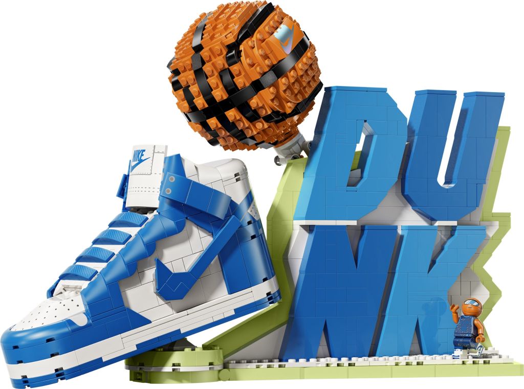 LEGO 43008 Nike Dunk x LEGO Set